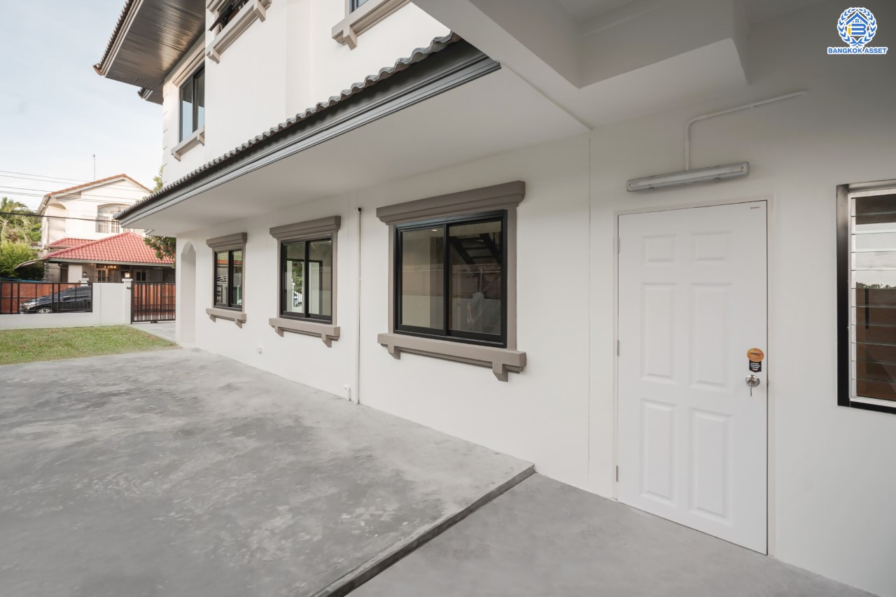 บ้านมือสองตกแต่งใหม่ ม.มณียา รัตนาธิเบศร์-ท่าอิฐ แบรนด์ Property Perfect หลังใหญ่ เนื้อที่ 61.6 ตร.ว. ฟังก์ชันครบ! 4 ห้องนอน 2 ห้องน้ำ 2 ที่จอดรถ บนทำเลที่ดีที่สุด! เชื่อมต่อถ.รัตนาธิเบศร์ และถ.ราชพฤกษ์ ใจกลาง 2 เซ็นทรัลฯ ใกล้ MRT "สถานีบางรักน้อยท่าอิฐ"